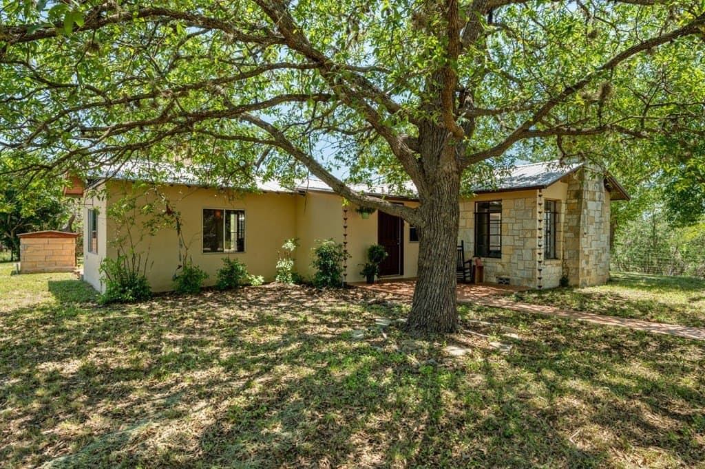 10.22 acres in Bandera County gallery image 4