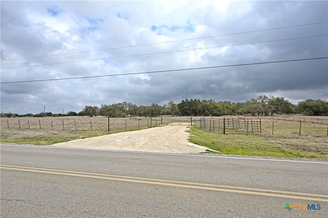 25 acres in Comal County gallery image 4