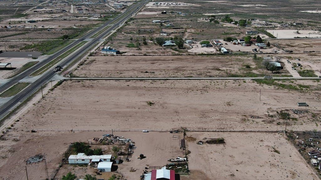 1.13 acres in Crane County gallery image 3