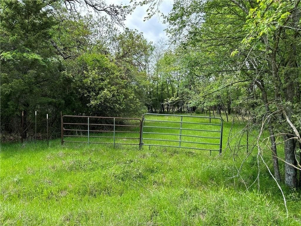 2 acres in Robertson County