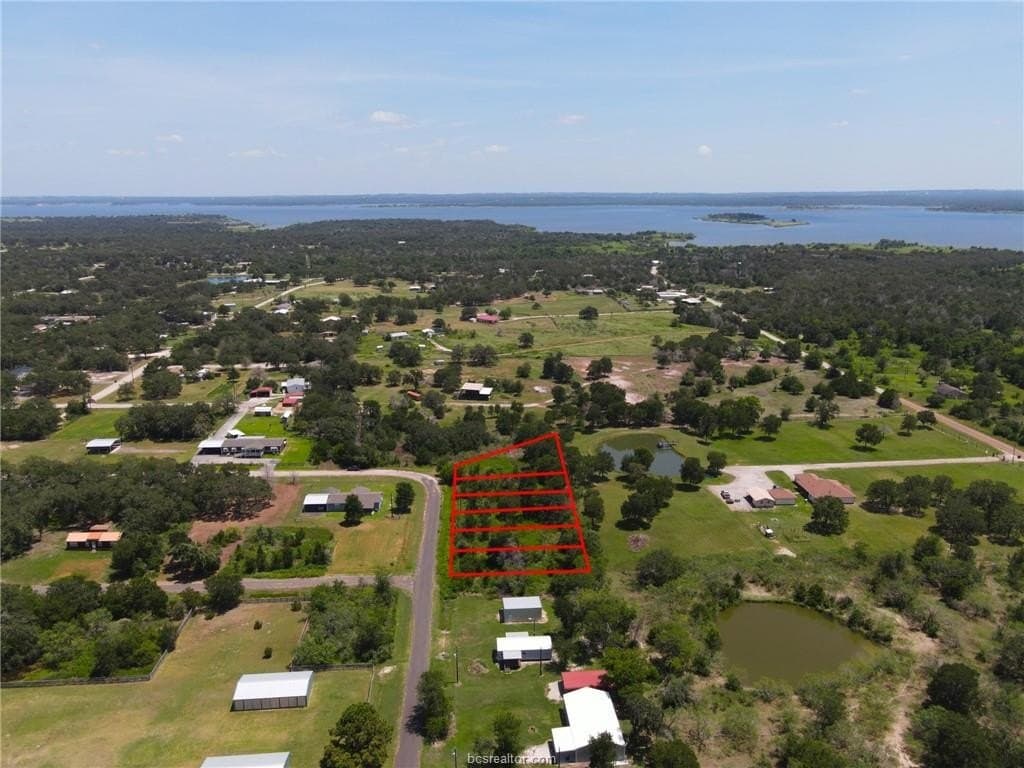 0.95 acres in Burleson County - photo 10