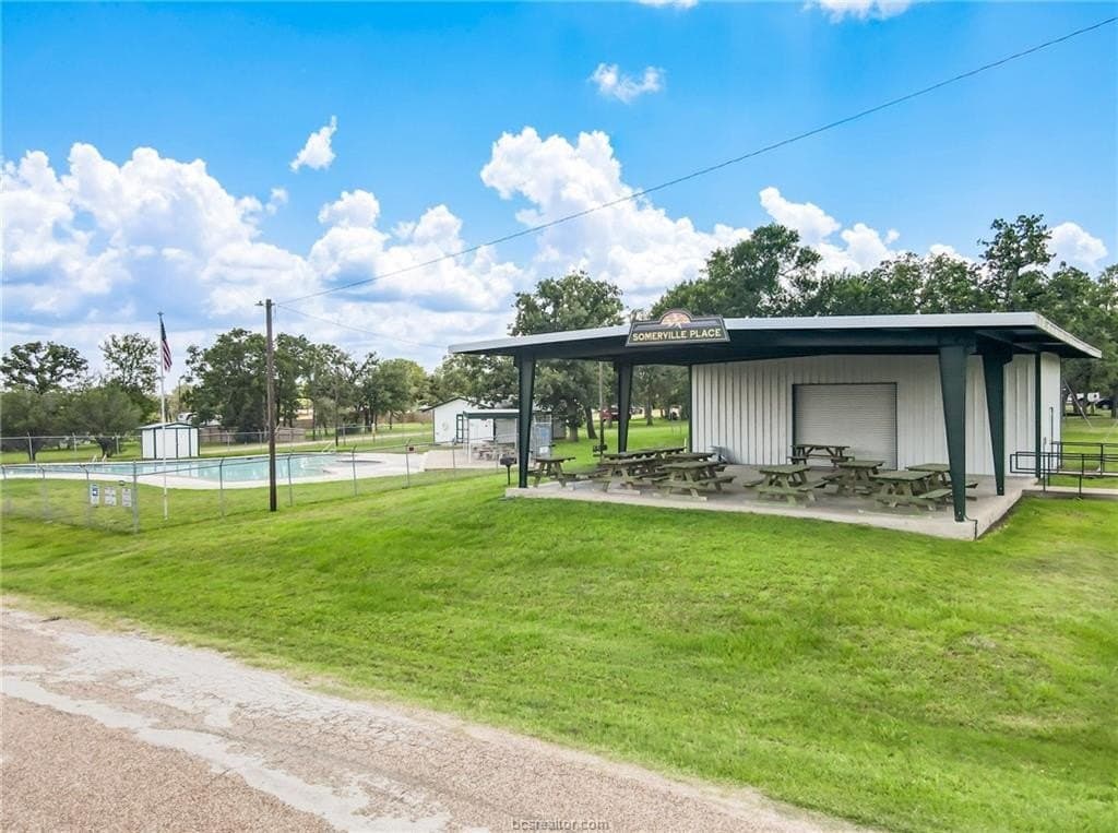 0.95 acres in Burleson County gallery image 3