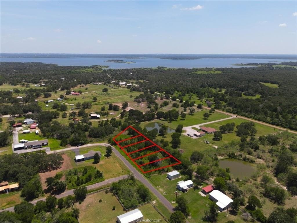 0.95 acres in Burleson County - photo 9
