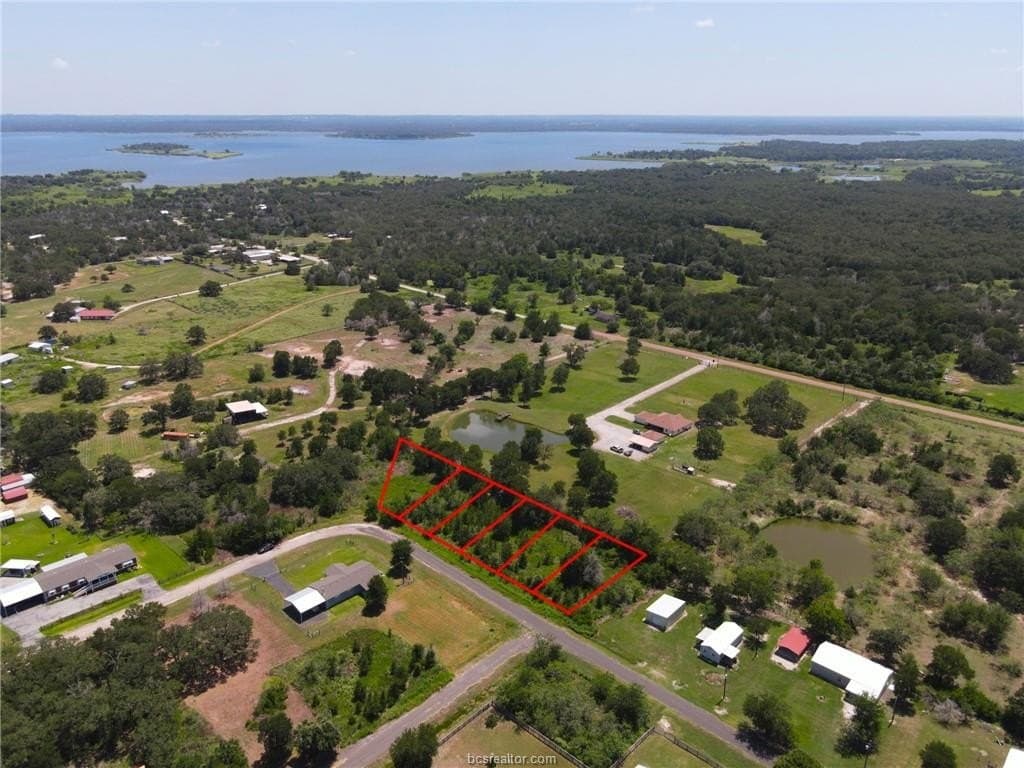 0.95 acres in Burleson County - photo 8