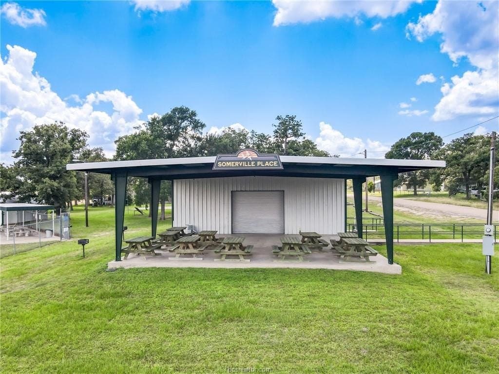 0.95 acres in Burleson County gallery image 2