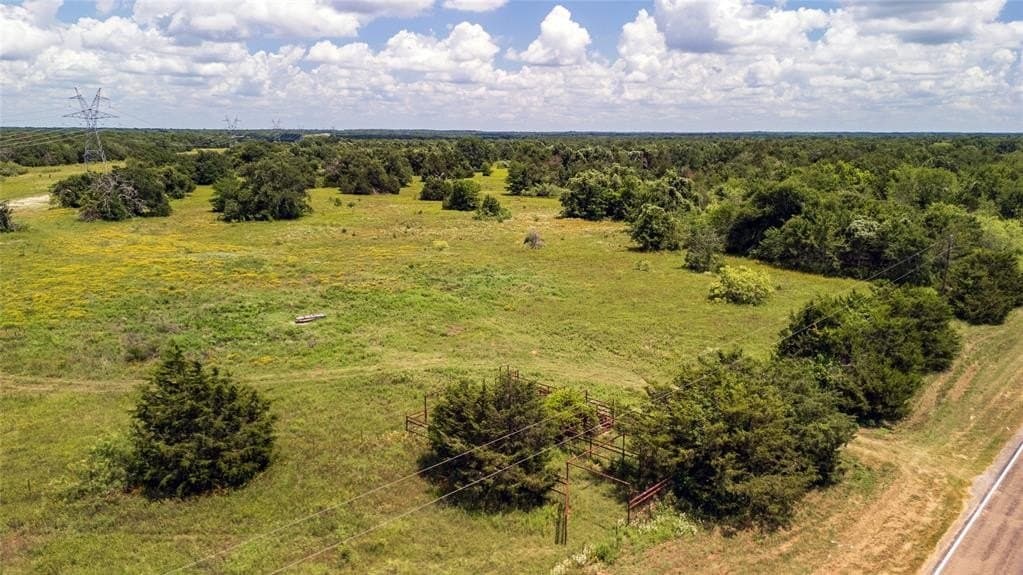 10 acres in Freestone County