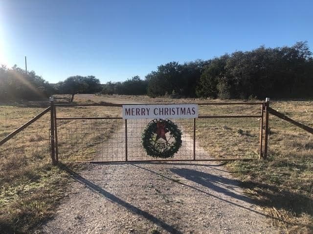 51.23 acres in Kimble County