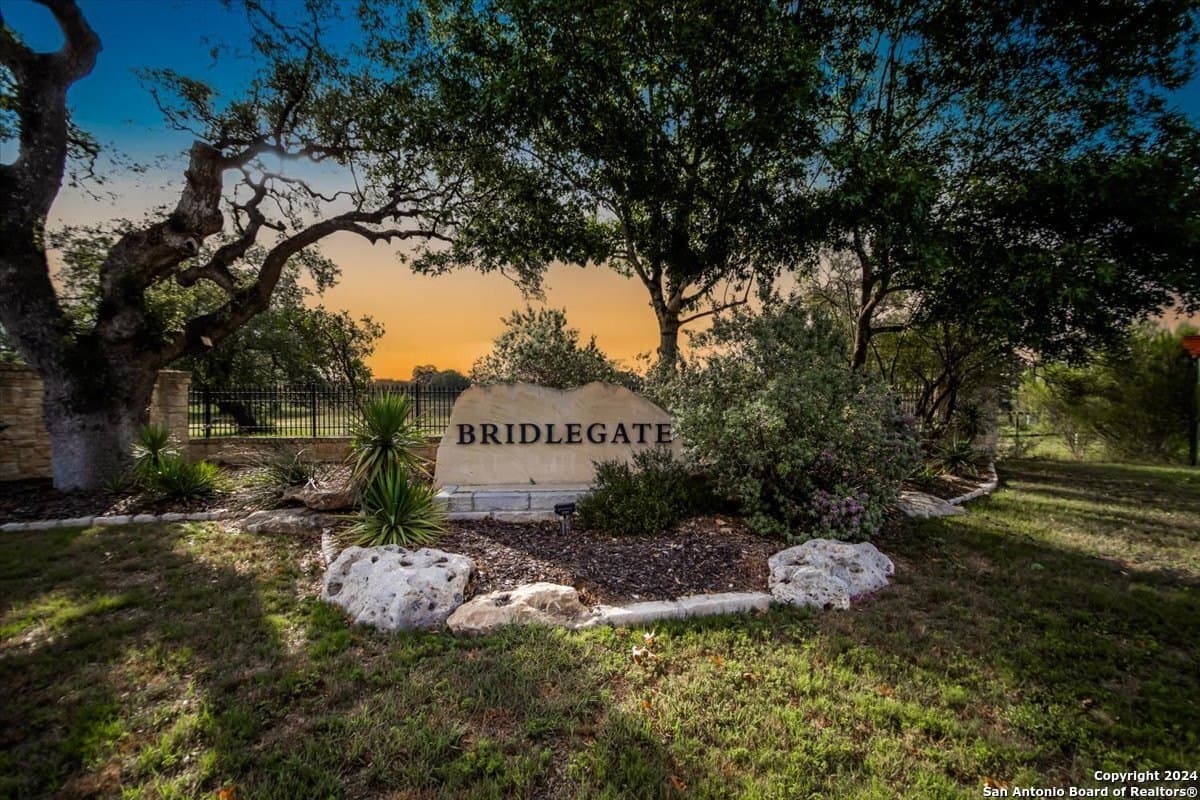 2.58 acres in Bandera County gallery image 3