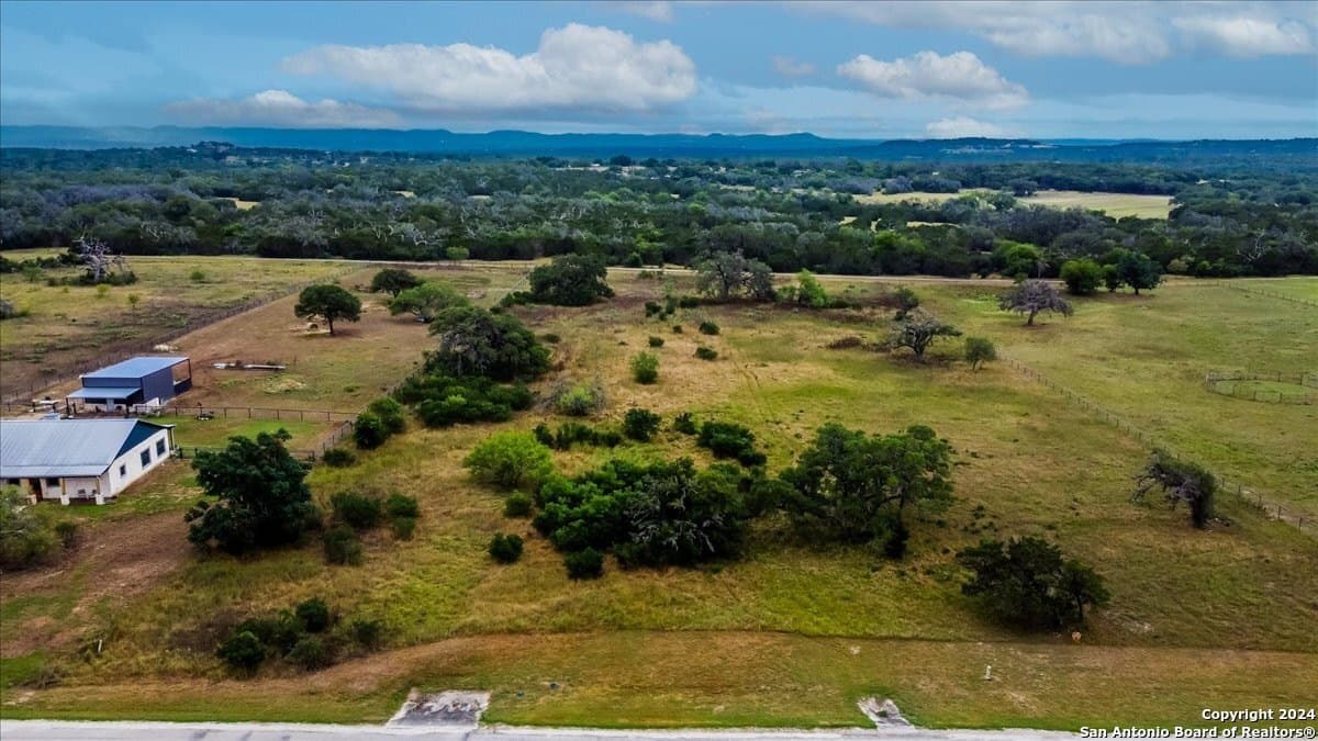2.58 acres in Bandera County gallery image 4