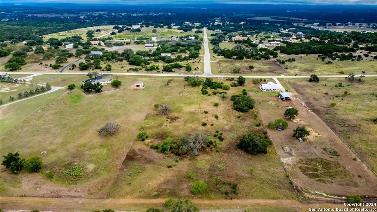 2.58 acres in Bandera County gallery image 2