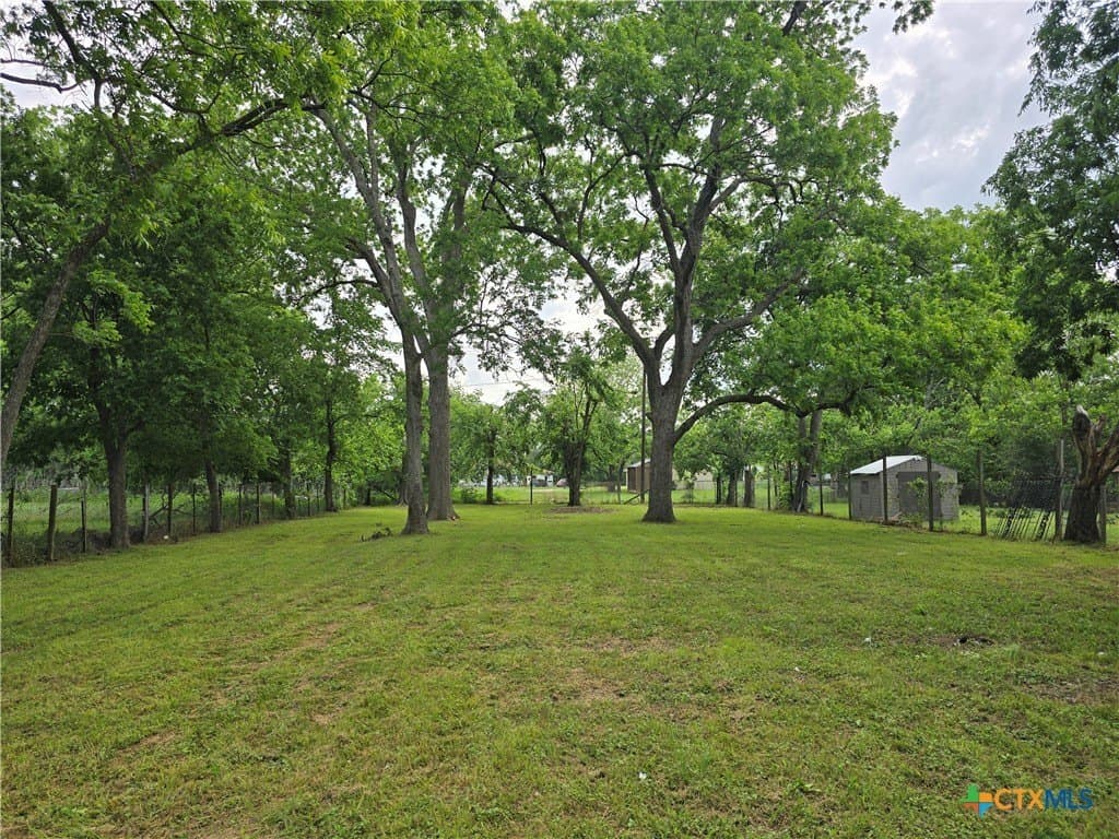 0.25 acres in Falls County - photo 3