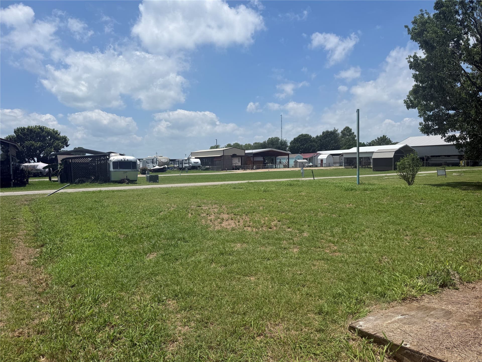 0.05 acres in Navarro County - photo 10