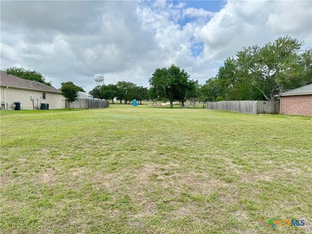 0.3 acres in DeWitt County gallery image 2