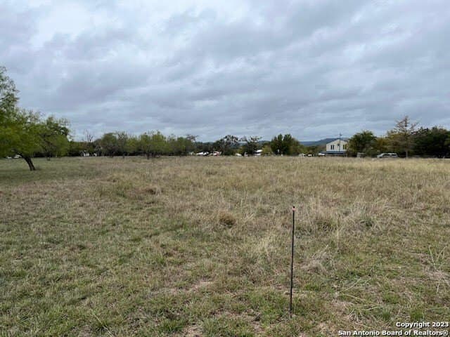 2.07 acres in Bandera County gallery image 3