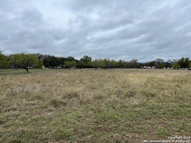 2.07 acres in Bandera County gallery image 2