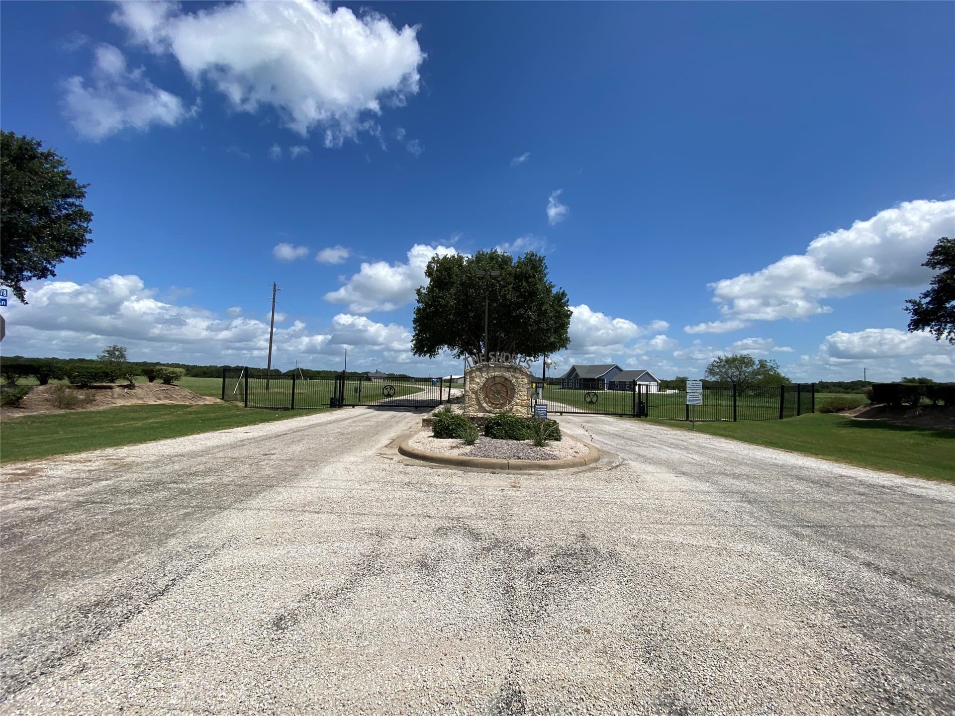 2.01 acres in Navarro County gallery image 2