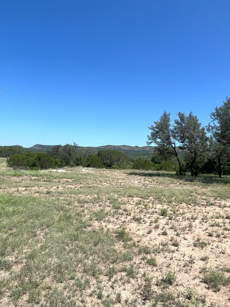 5 acres in Real County gallery image 4