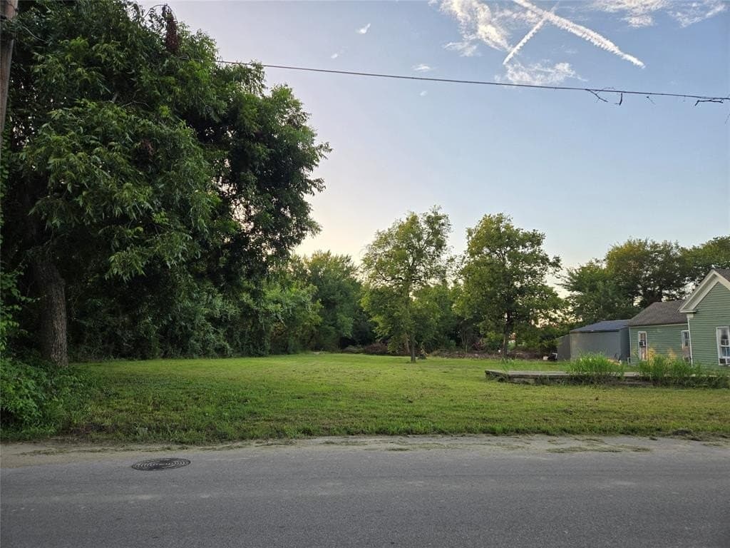 0.6 acres in Navarro County gallery image 3