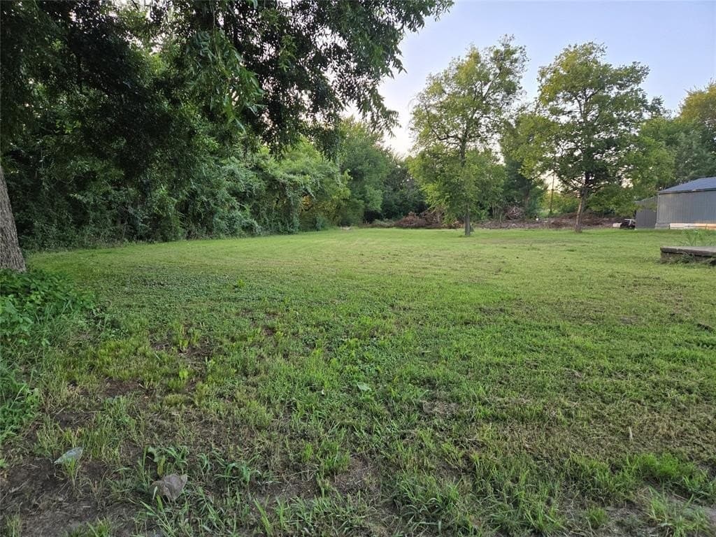 0.6 acres in Navarro County