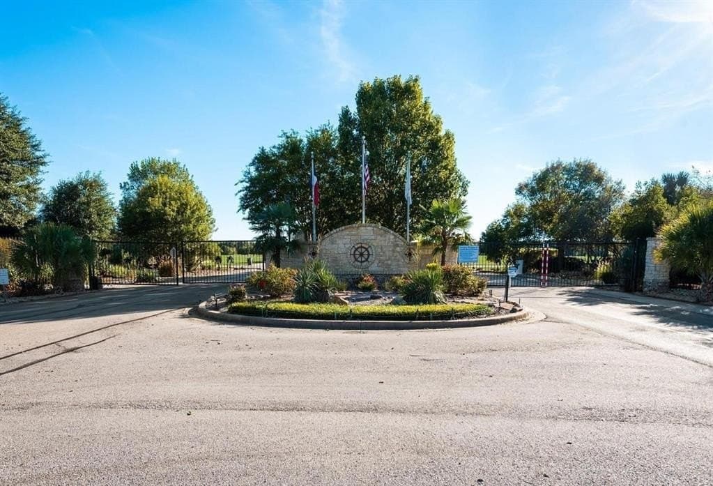 1.01 acres in Navarro County