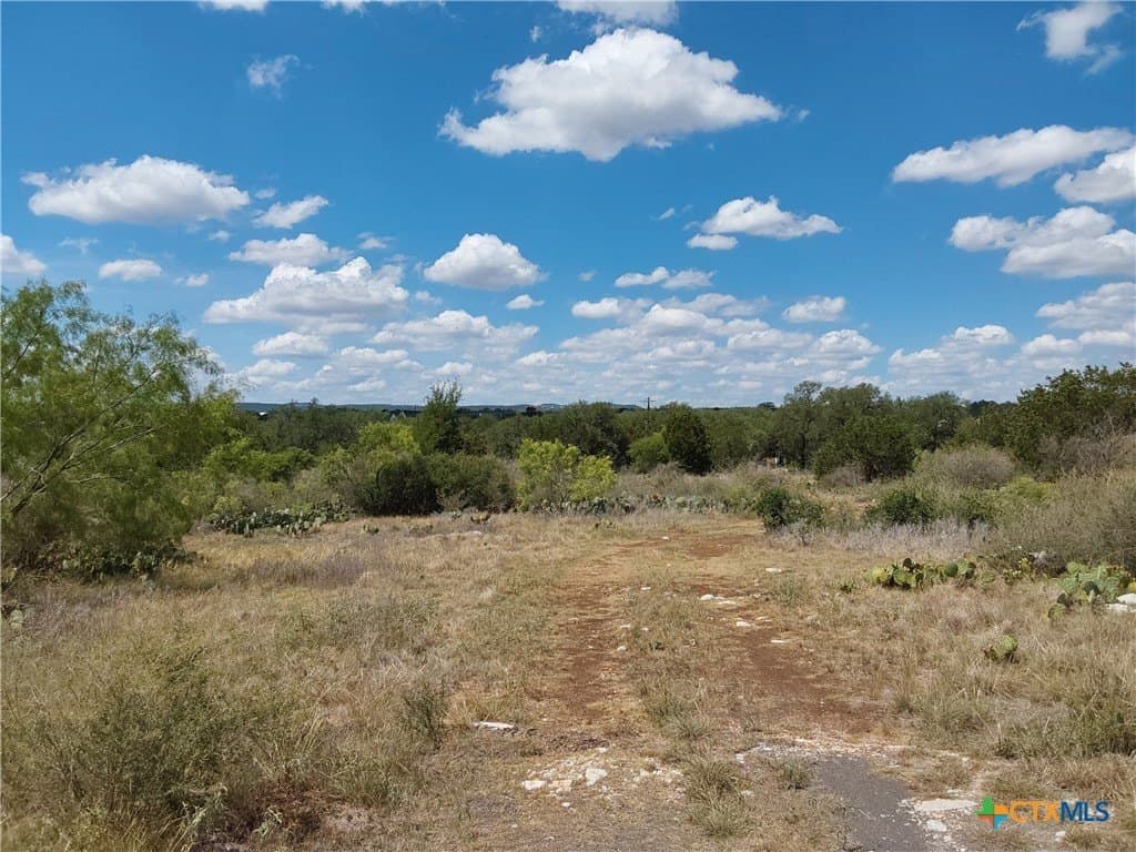 1.25 acres in Burnet County