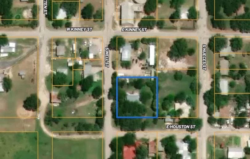 0.45 acres in Edwards County gallery image 2