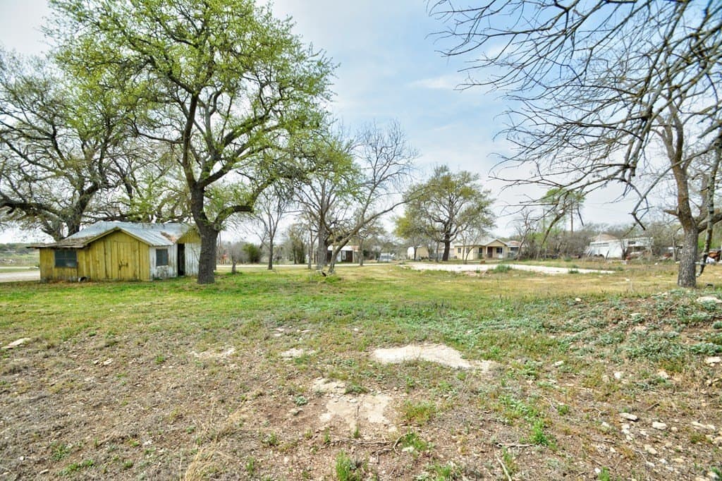 0.45 acres in Edwards County - photo 10
