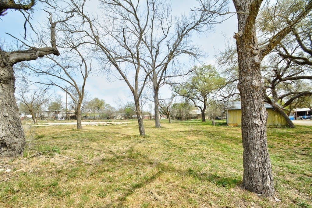 0.45 acres in Edwards County - photo 9
