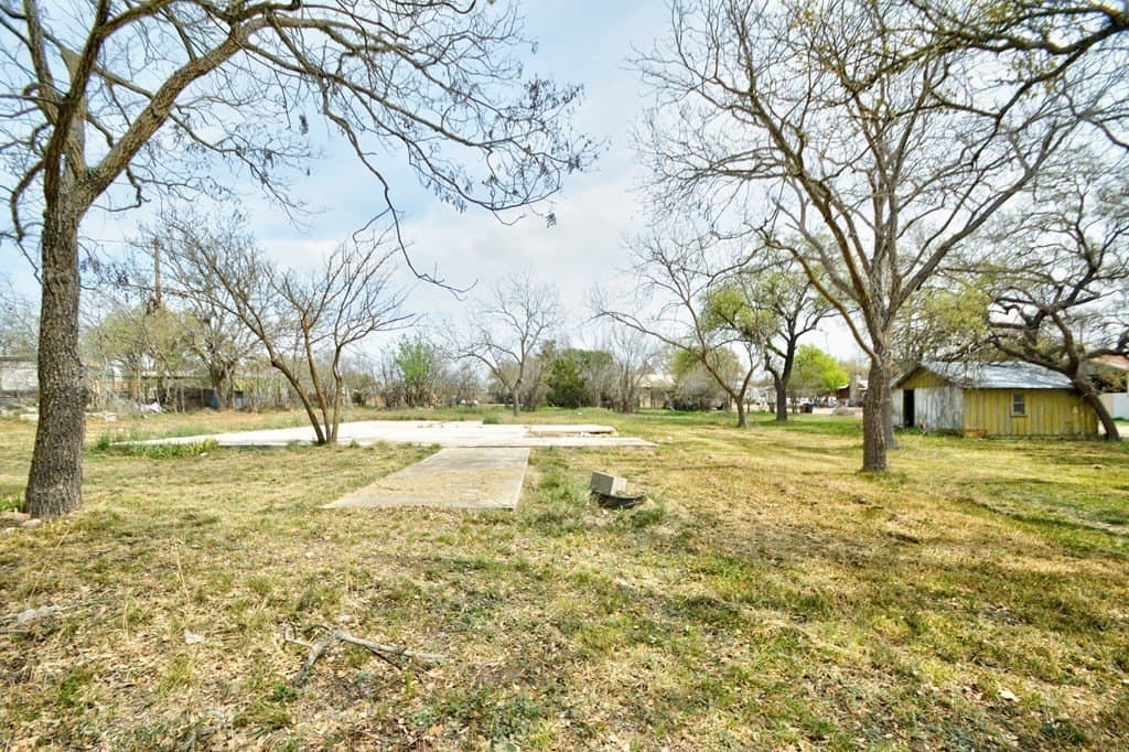 0.45 acres in Edwards County - photo 8