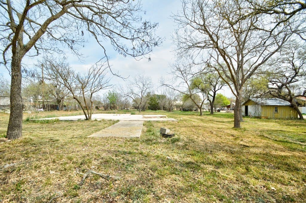 0.45 acres in Edwards County - photo 7