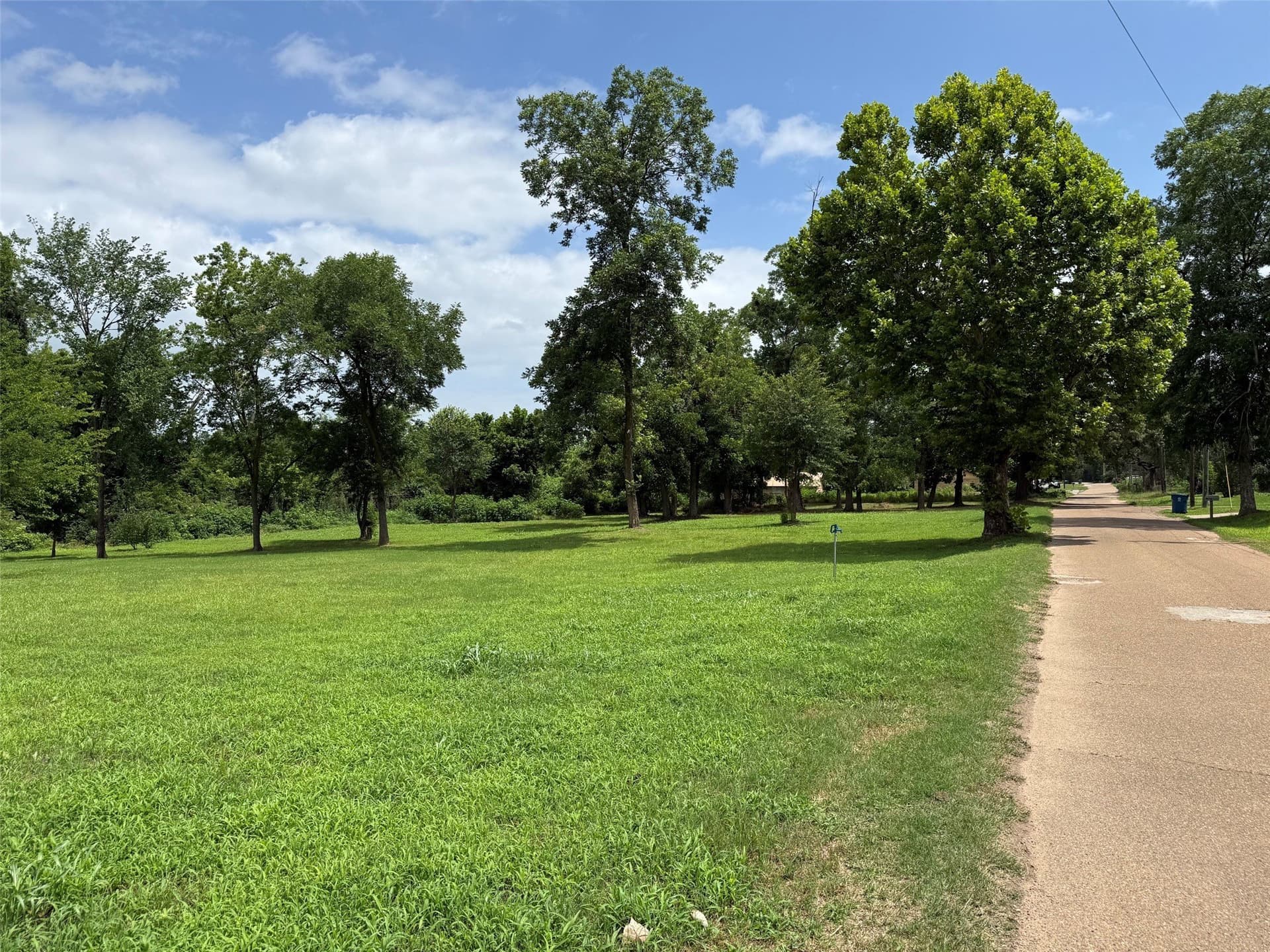 1 acres in Wood County gallery image 2