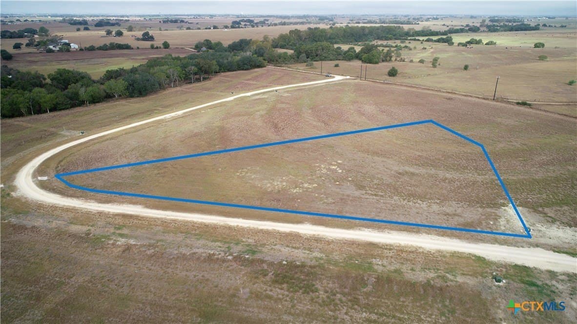 1.98 acres in Lavaca County