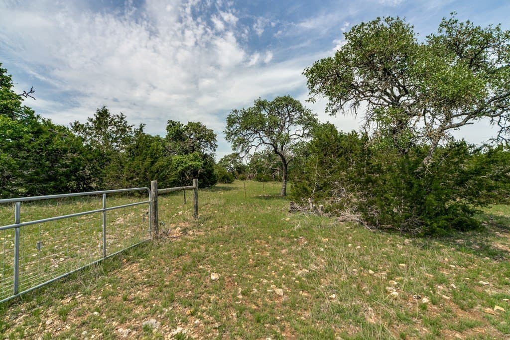 32.27 acres in Gillespie County gallery image 4