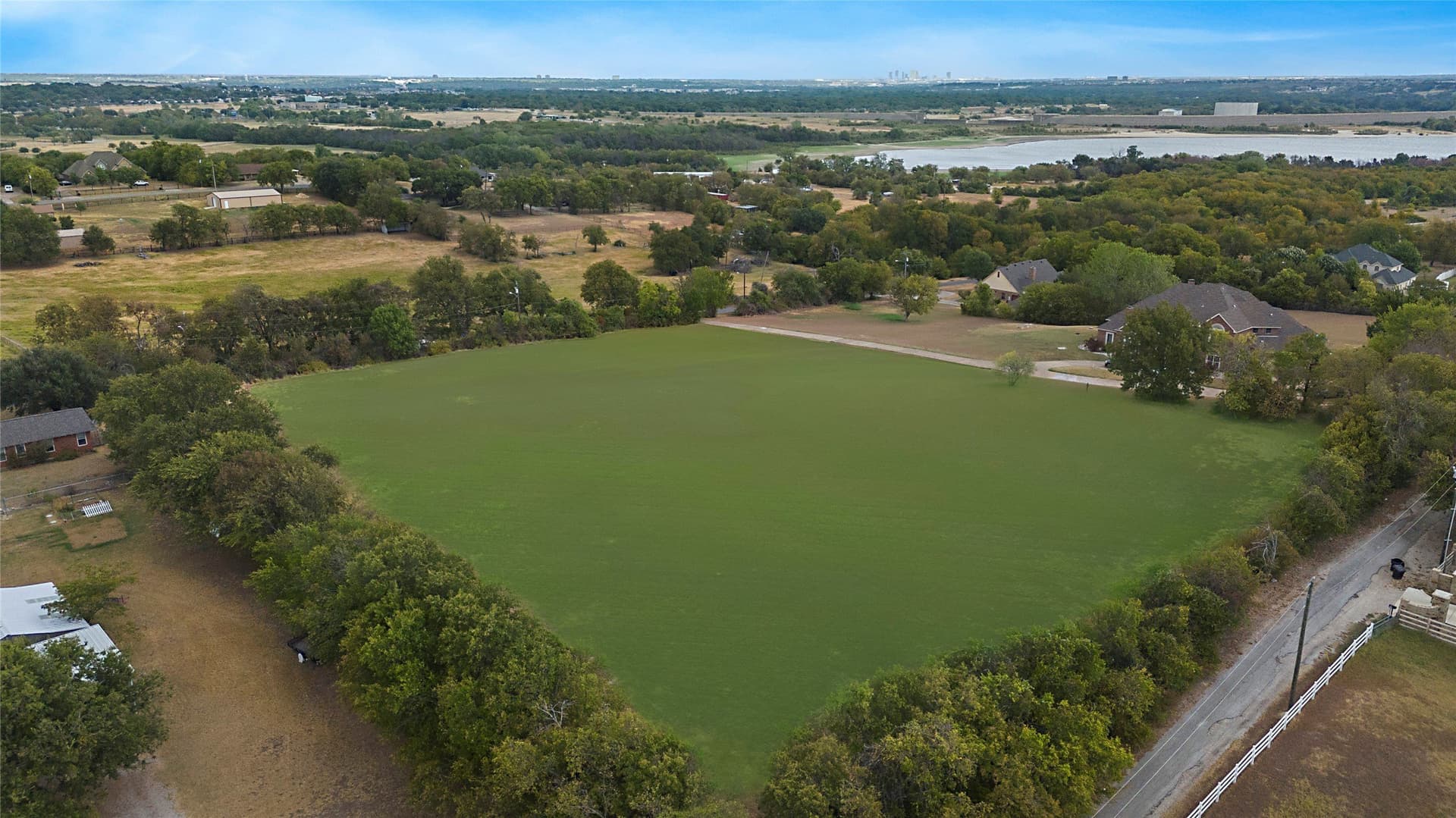 1.6 acres in Tarrant County - photo 2