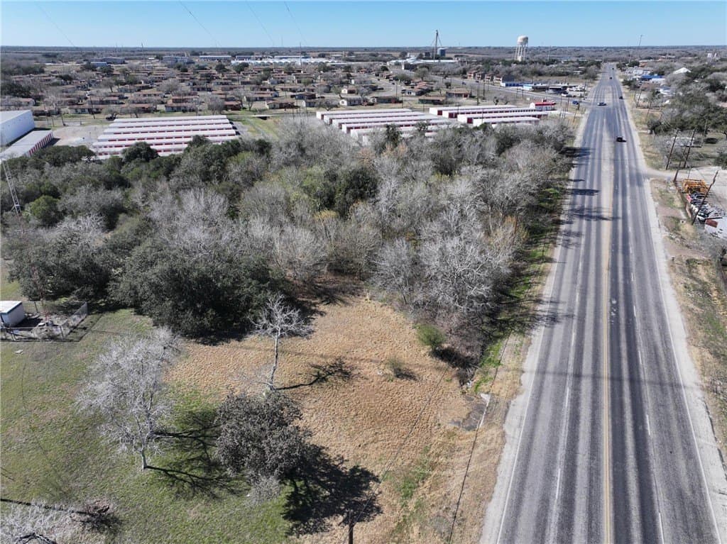 5.03 acres in Bee County gallery image 2
