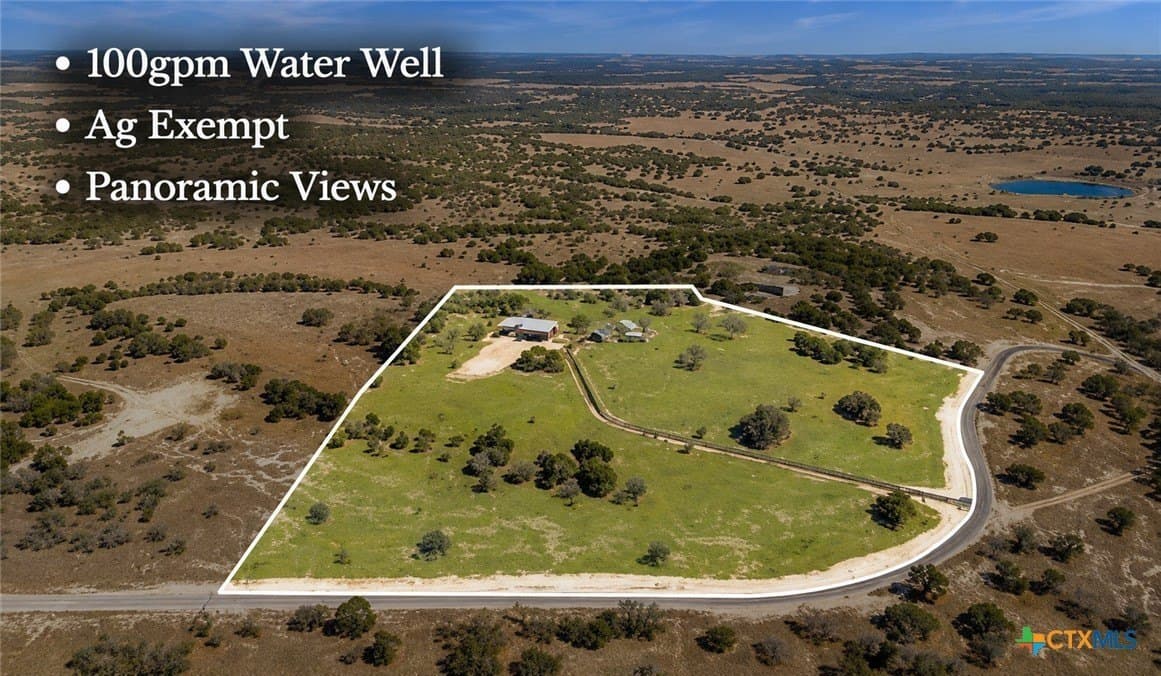10 acres in Gillespie County