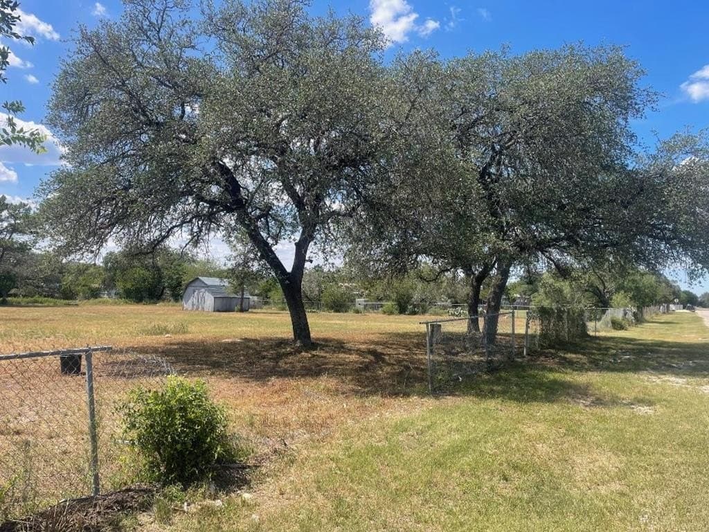 0.7 acres in Real County