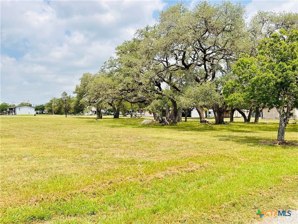 1.84 acres in Lavaca County