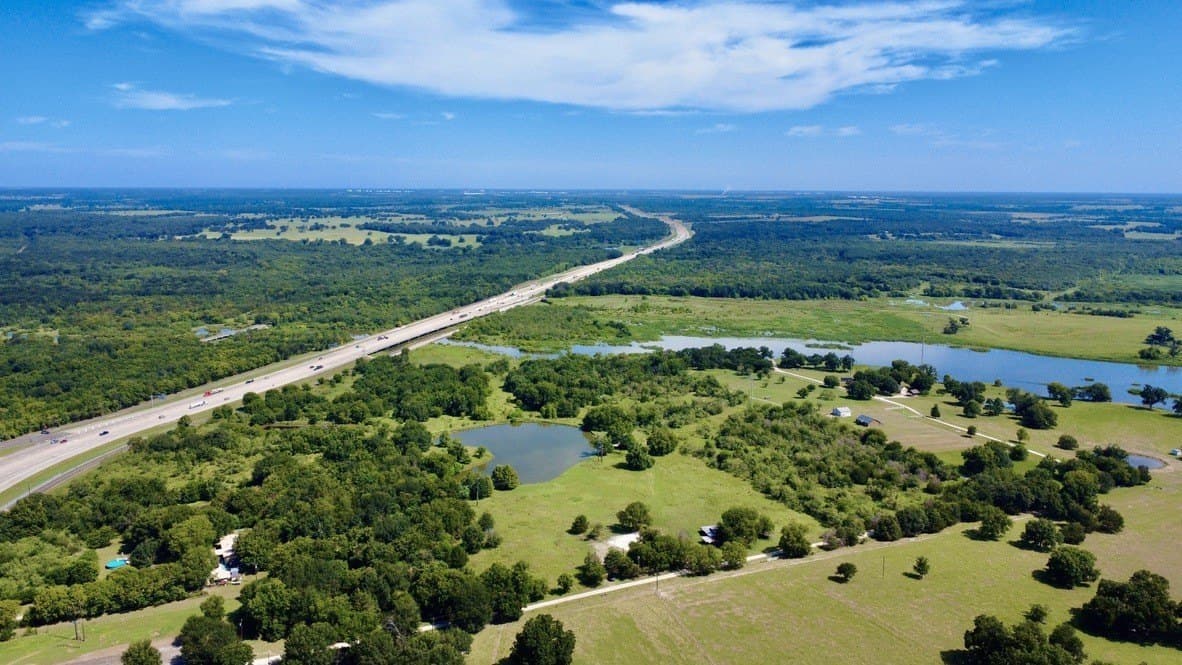 18.95 acres in Navarro County