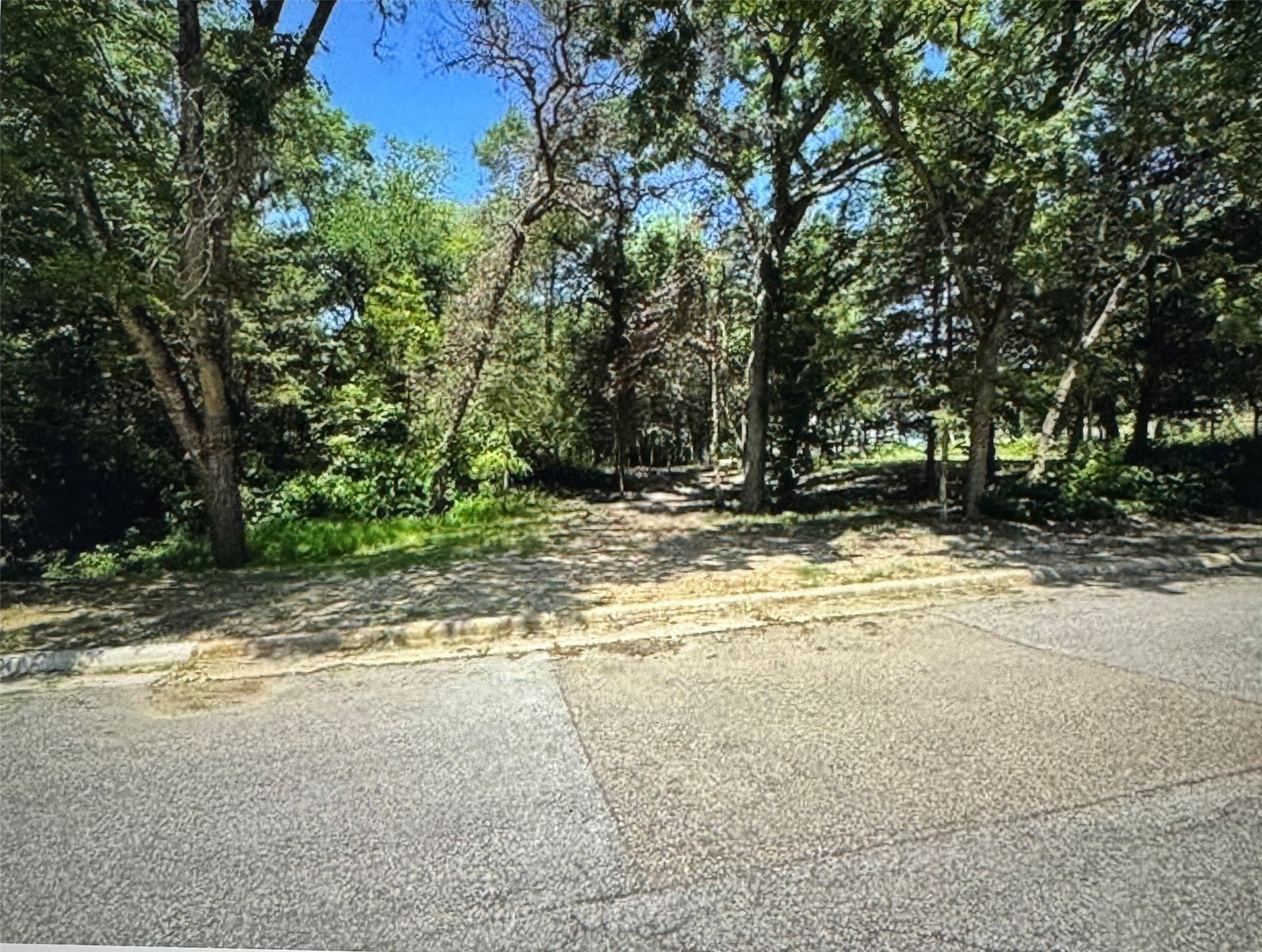 1.6 acres in Dallas County