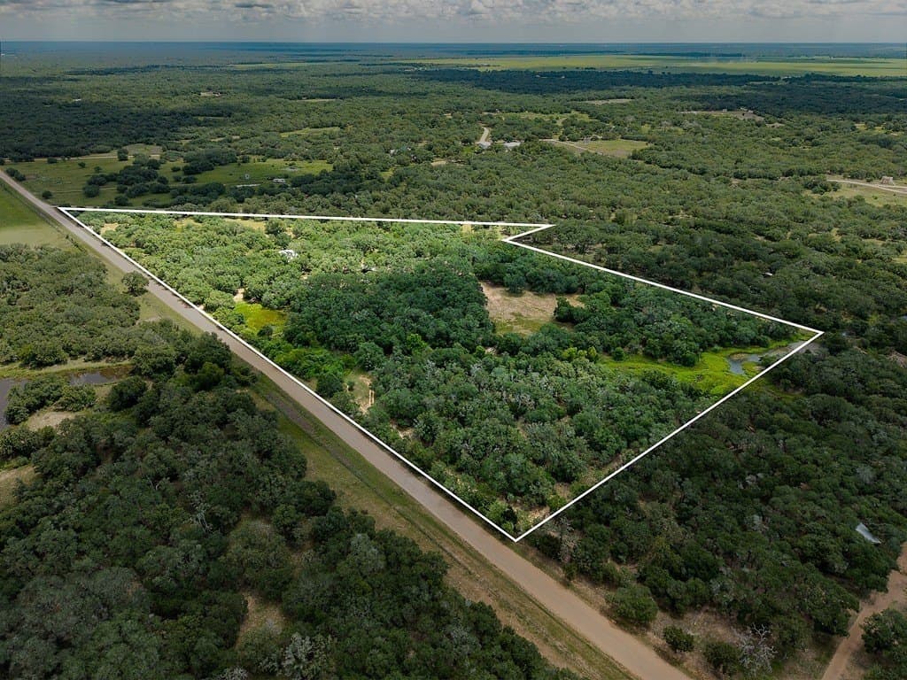 20.57 acres in Lavaca County