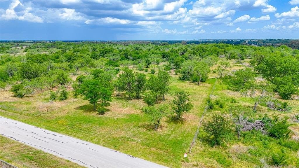 2 acres in Navarro County