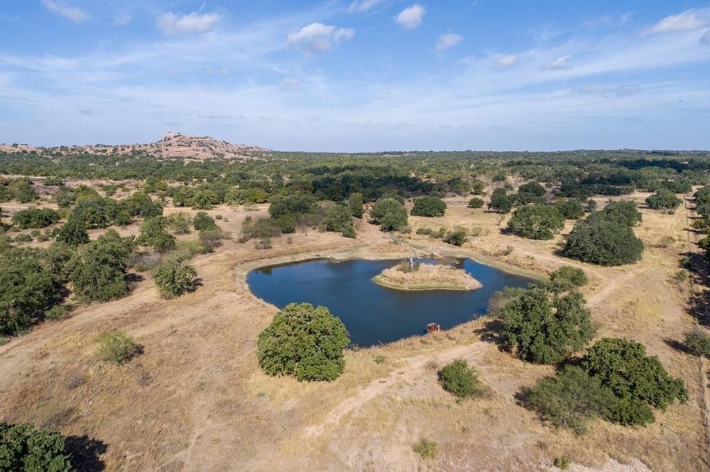 817 acres in Llano County