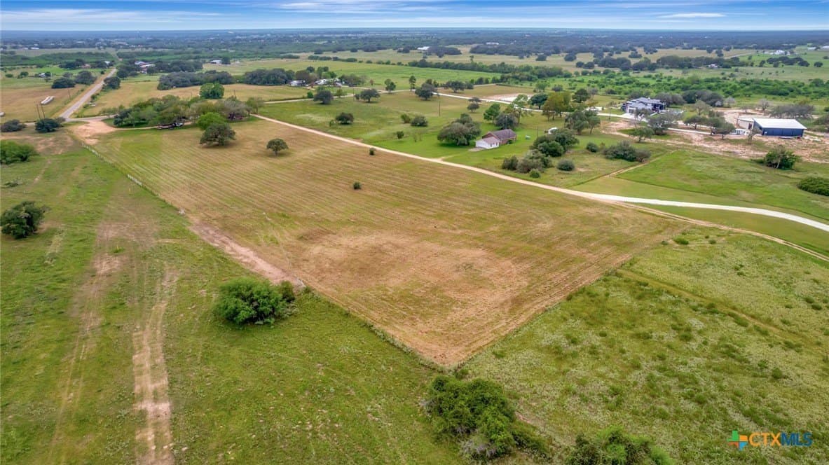 5.9 acres in Victoria County