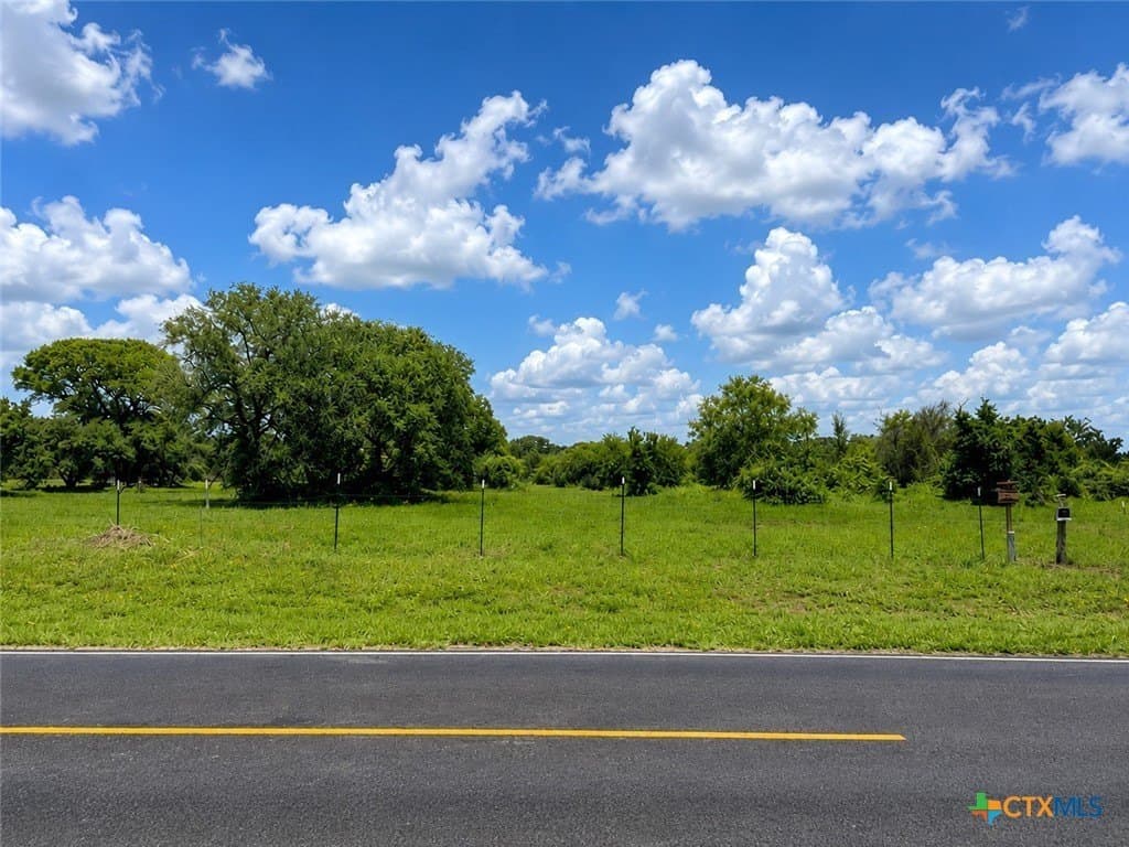 4.9 acres in DeWitt County