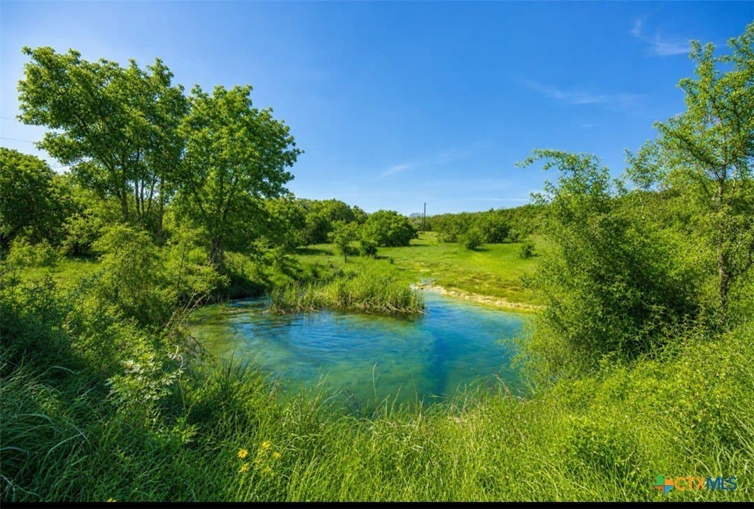 11 acres in Hays County