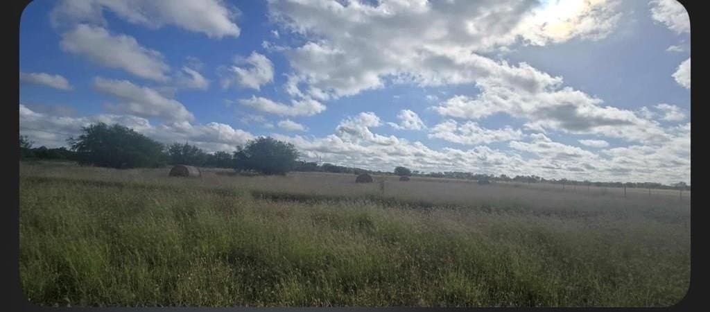 5.1 acres in Maverick County
