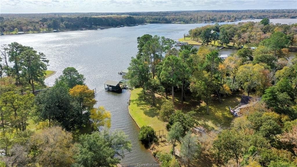 0.76 acres in Robertson County