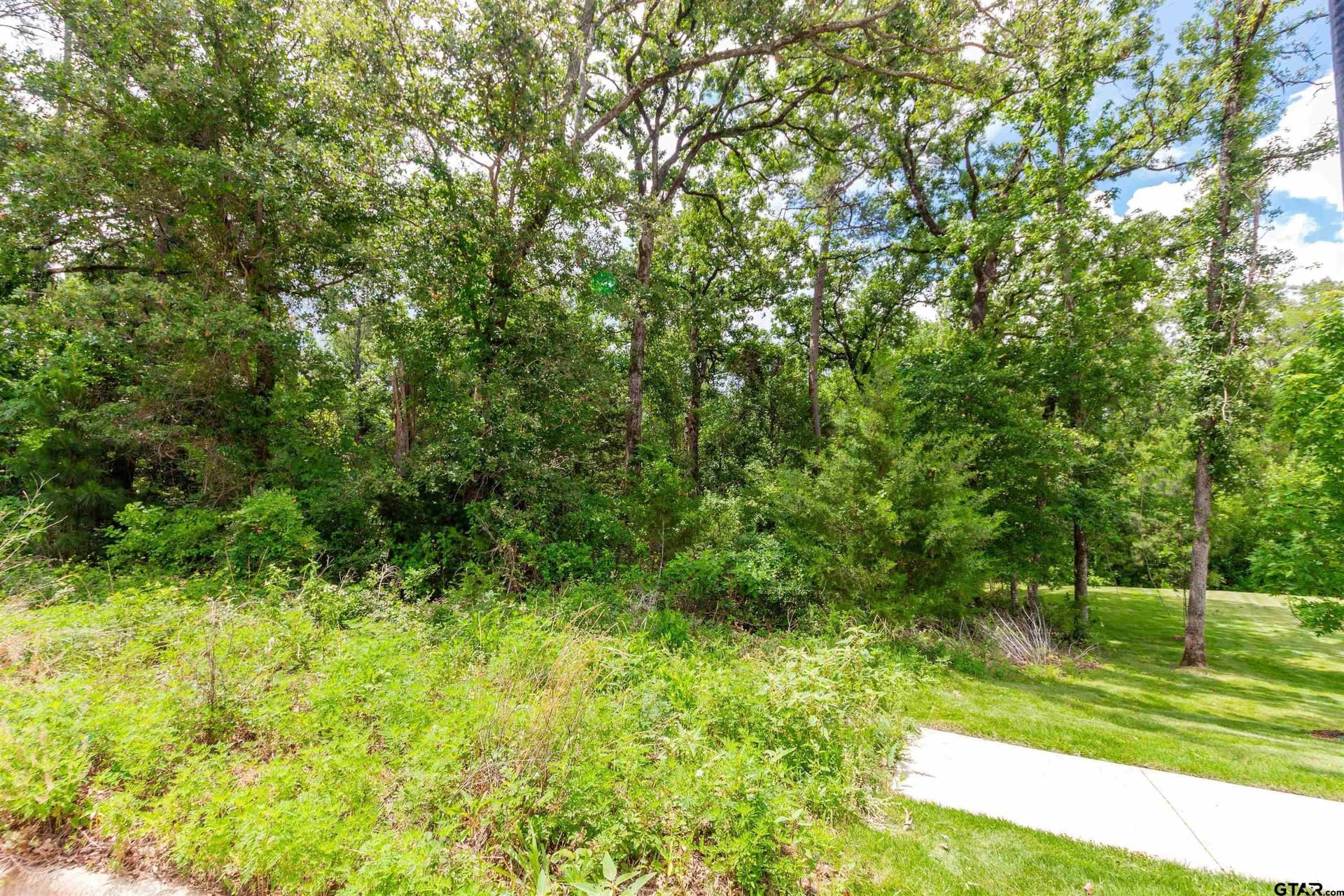 0.84 acres in Smith County