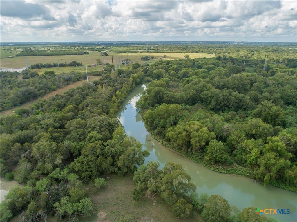 140 acres in DeWitt County